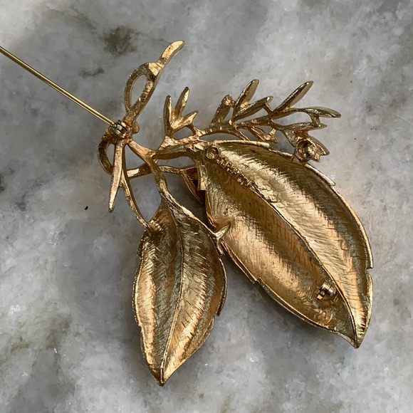 Vintage Sarah Coventry Gold Leaf Brooch - Picture 2 of 5